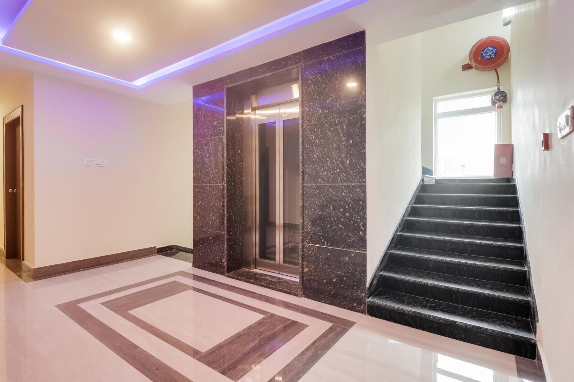 Hotel Townhouse Dj Grand à Tirupati Extérieur photo
