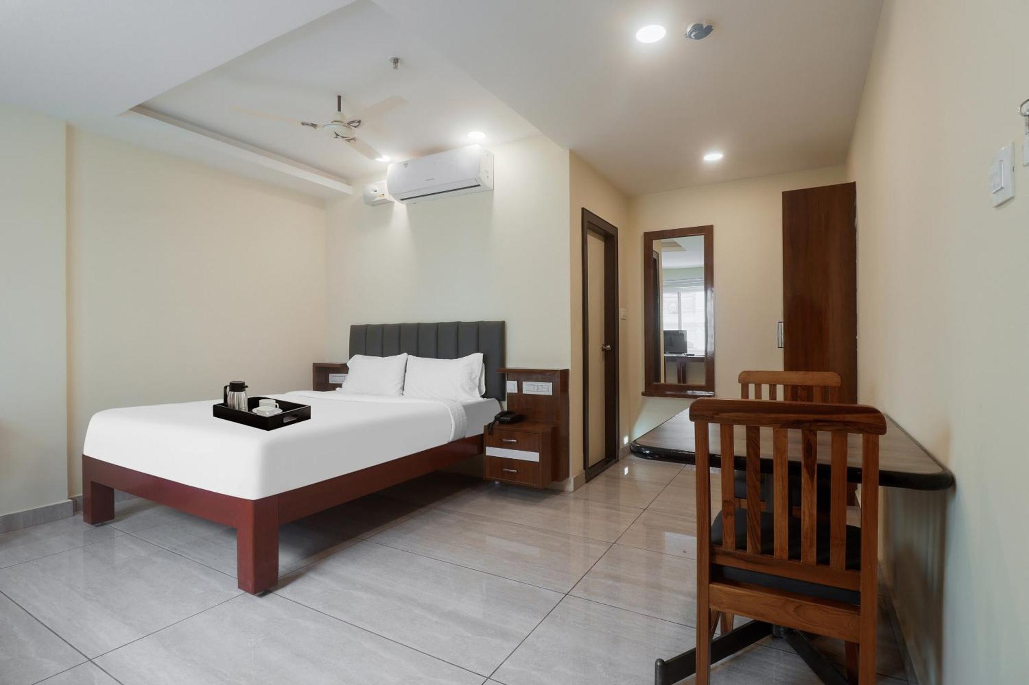 Hotel Townhouse Dj Grand à Tirupati Extérieur photo