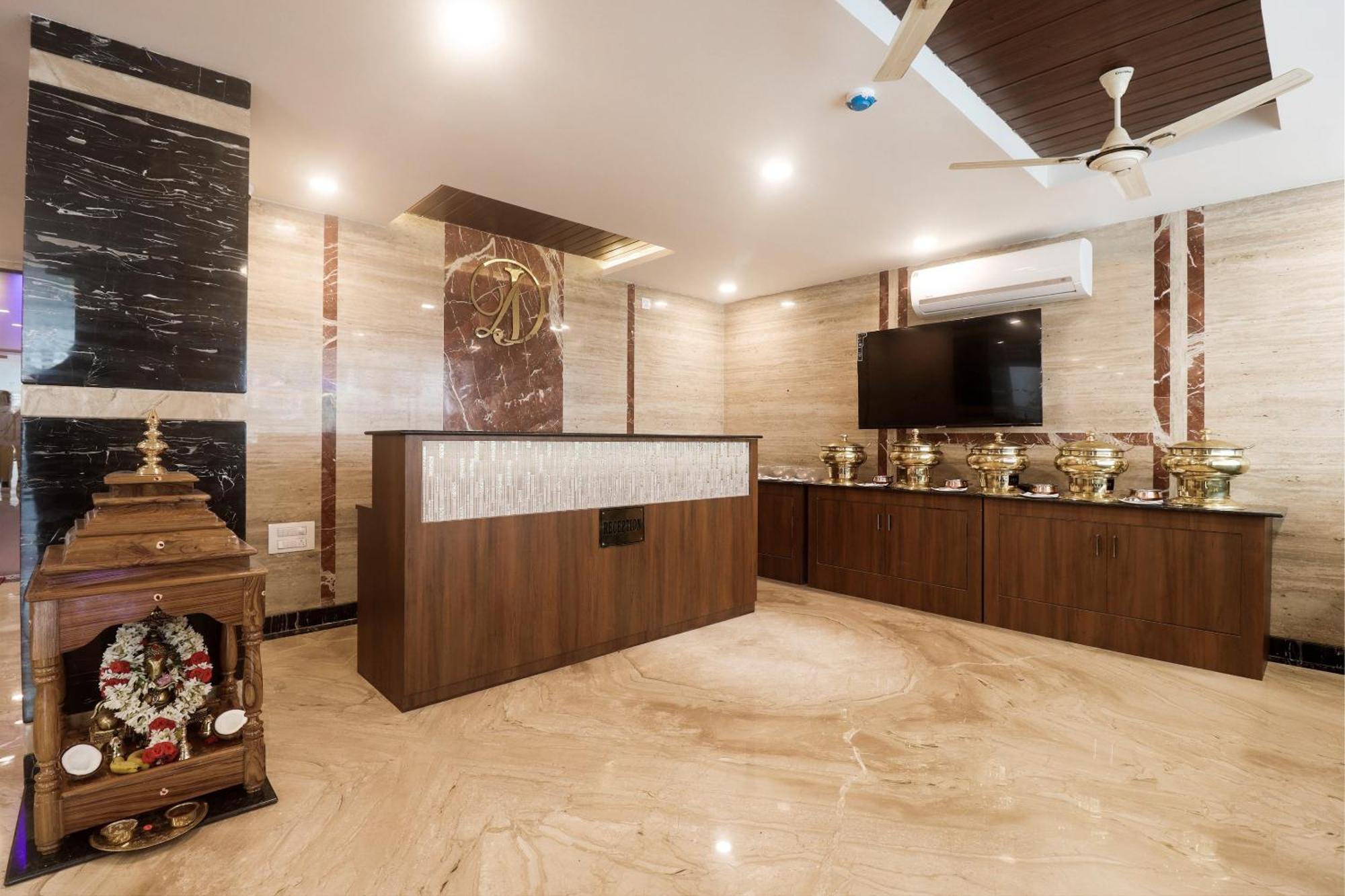Hotel Townhouse Dj Grand à Tirupati Extérieur photo