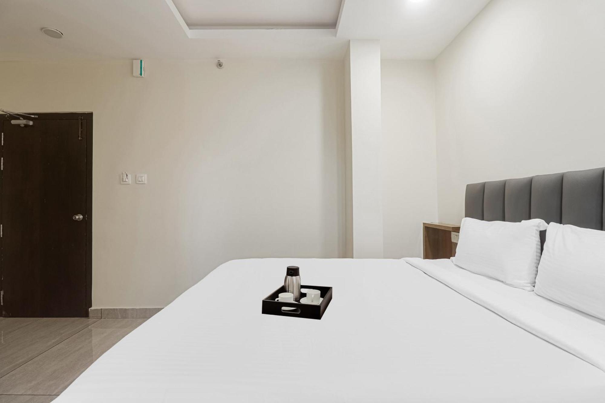 Hotel Townhouse Dj Grand à Tirupati Extérieur photo