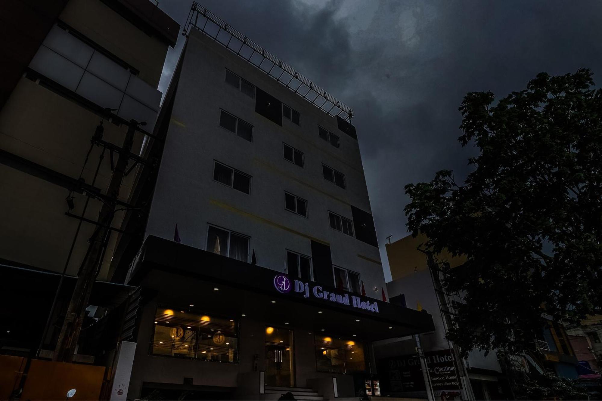 Hotel Townhouse Dj Grand à Tirupati Extérieur photo