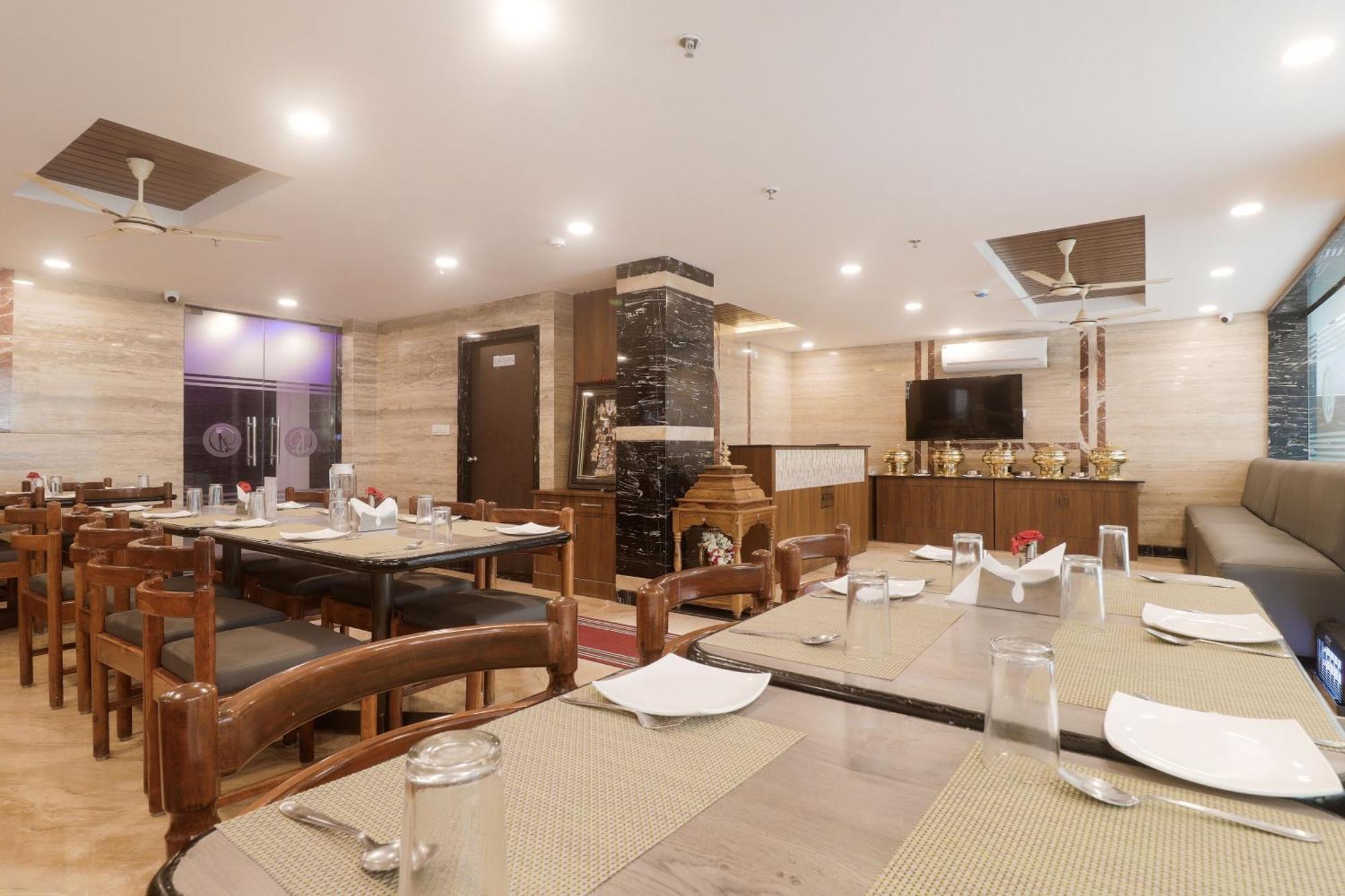 Hotel Townhouse Dj Grand à Tirupati Extérieur photo
