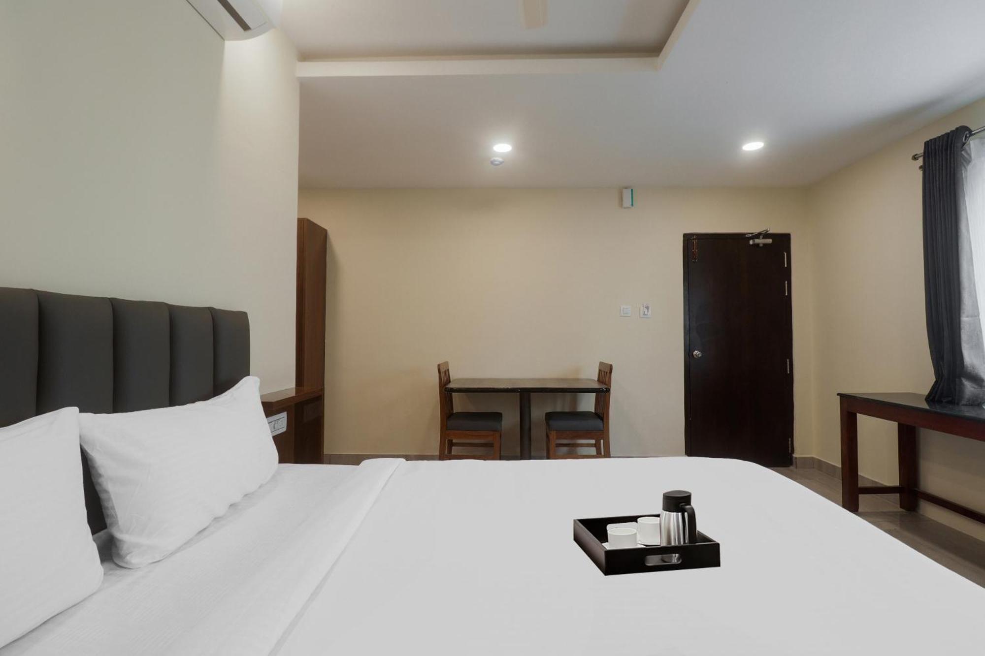 Hotel Townhouse Dj Grand à Tirupati Extérieur photo