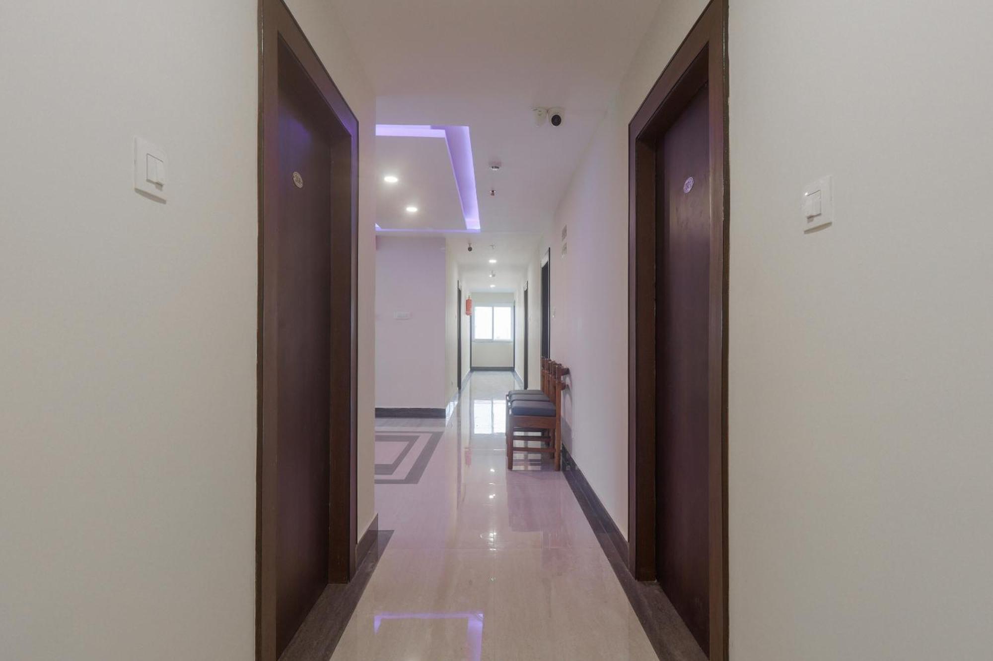 Hotel Townhouse Dj Grand à Tirupati Extérieur photo