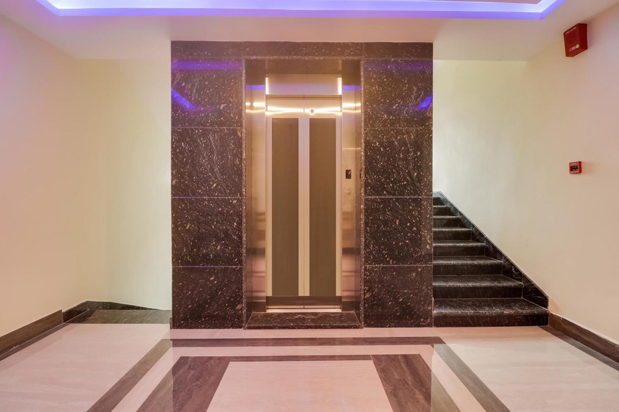 Hotel Townhouse Dj Grand à Tirupati Extérieur photo