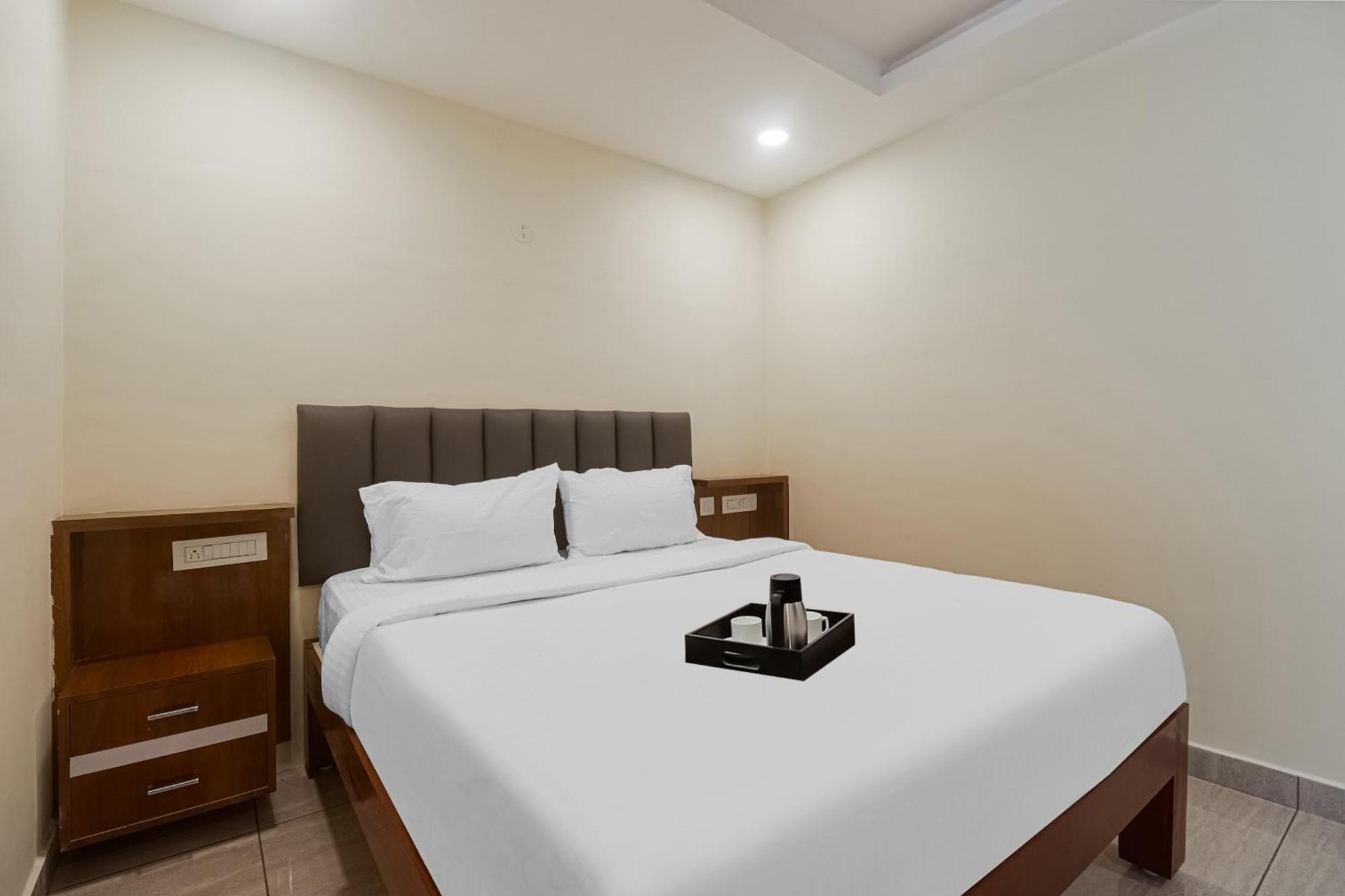 Hotel Townhouse Dj Grand à Tirupati Extérieur photo
